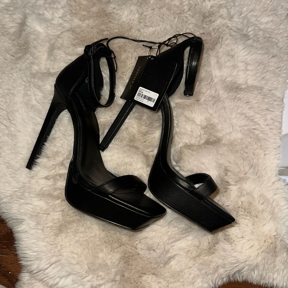 BRAND NEW- black forever 21 high heels